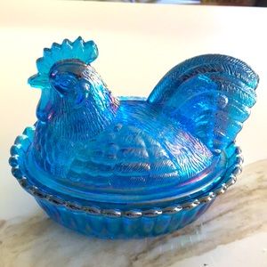 Chicken on nest Retro dish.